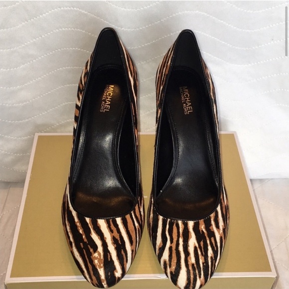Michael Kors Flex Pump Dark Camel Size 8 NWT - Picture 4 of 15